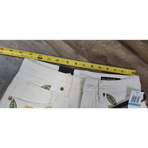 Blank NYC The Reeve Sunflower Floral Embroidered White Denim Shorts 27 New w Tag - Picture 11 of 14